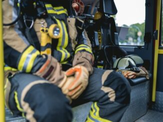 FW Hünxe: Pkw-Brand in voller Ausdehnung