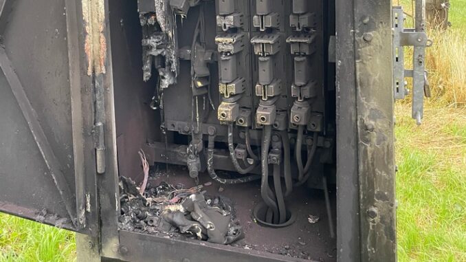 FW Hünxe: Rauchentwicklung nach Blitzeinschlag in Strommast