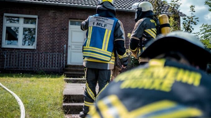 FW Hünxe: Starke Rauchentwicklung im Bereich der Schermbecker Landstraße