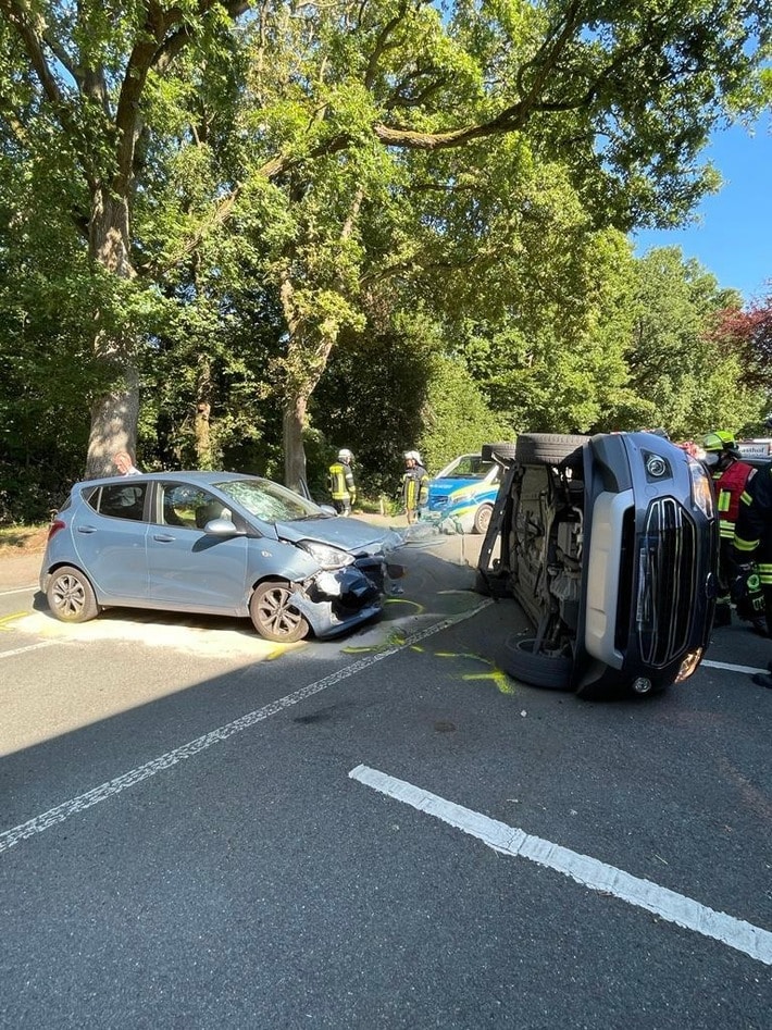 FW Hünxe: Verkehrsunfall mit 2 PKW