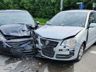 FW Hünxe: Verkehrsunfall mit zwei PKW