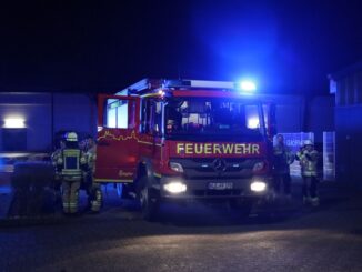 FW-KLE: Brand in Autowerkstatt von Mitarbeitern selber gelöscht