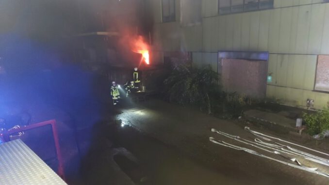 FW-KLE: Erneuter Brand in ehemaligem Fabrikgebäude