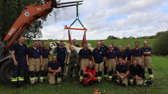 FW-KLE: Feuerwehr Kleve trainiert technische Großtierrettung