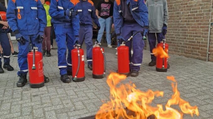 FW-KLE: Feuerwehrhelden von Morgen: Spannende Ausbildung von Brandschutzhelfern in der Jugendfeuerwehr Bedburg-Hau