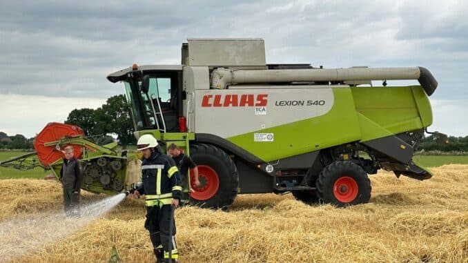 FW-KLE: Flächenbrand durch Erntearbeiten