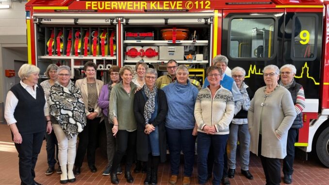 FW-KLE: Frauengruppe Düffelward-Schenkenschanz zu Gast bei der Feuerwehr in Düffelward