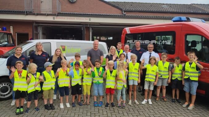 FW-KLE: Malerbetrieb Roman Weber spendet für die Kinderfeuerwehr