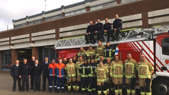 FW-KLE: Nachwuchsfeuerwehrleute aus Kleve und Kranenburg meistern ersten Teil der Grundausbildung