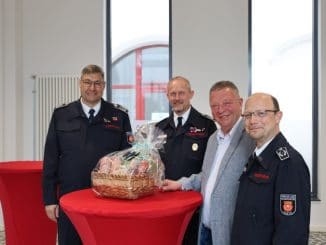 FW-KLE: Ralph van Hoof von Leitung der Feuerwehr verabschiedet