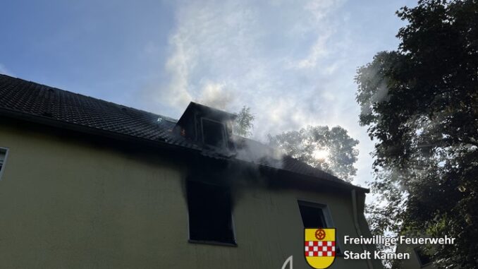 FW Kamen: Ausgedehnter Wohnungsbrand mit verletzten Personen