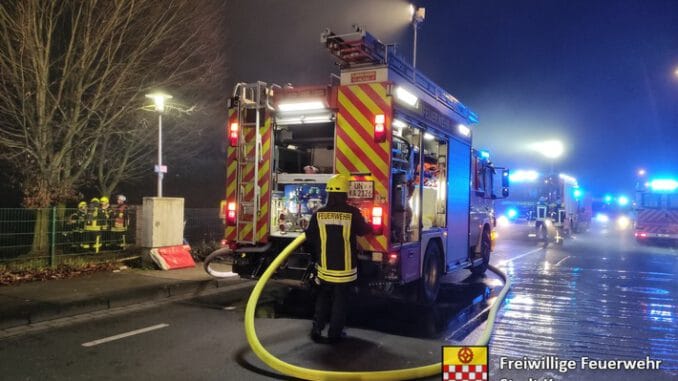 FW Kamen: Feuer im Mehrfamilienhaus