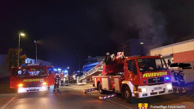 FW Kamen: Kellerbrand in einem Mehrfamilienhaus