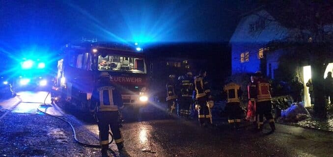 FW Königswinter: Brennende Gasflasche rief die Feuerwehr auf den Plan