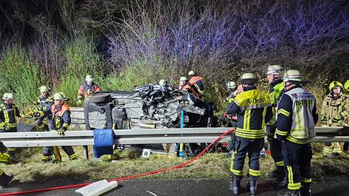 FW Königswinter: E-Call-System rettet Frau bei Verkehrsunfall auf A 3 das Leben