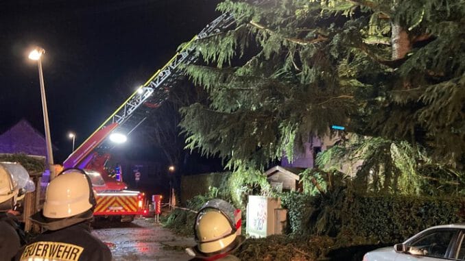 FW Königswinter: Feuerwehr in Königswinter muss erneut zu sieben Sturmeinsätzen ausrücken