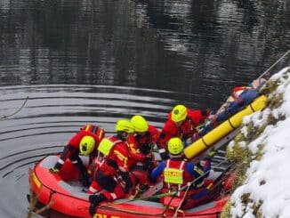 FW Königswinter: Hilfsorganisationen proben Personenrettung im Gelände