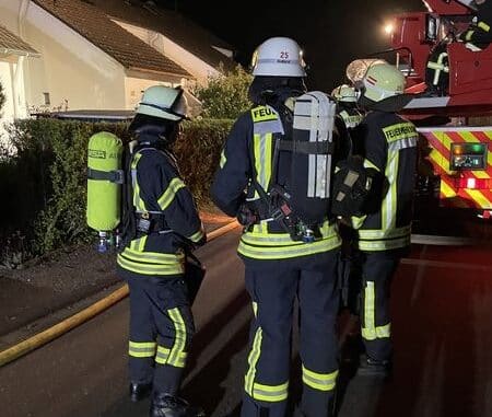 FW Königswinter: Nächtlicher Kellerbrand in Königswinter-Niederdollendorf