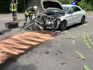 FW Königswinter: Verkehrsunfall auf Heisterbacher Straße fordert drei Verletzte