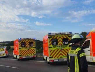 FW Königswinter: Vollsperrung der Autobahn A 3 nach Verkehrsunfall