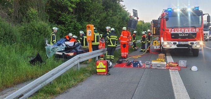 FW Königswinter: Zwei Verletzte bei Verkehrsunfall auf Autobahn A3