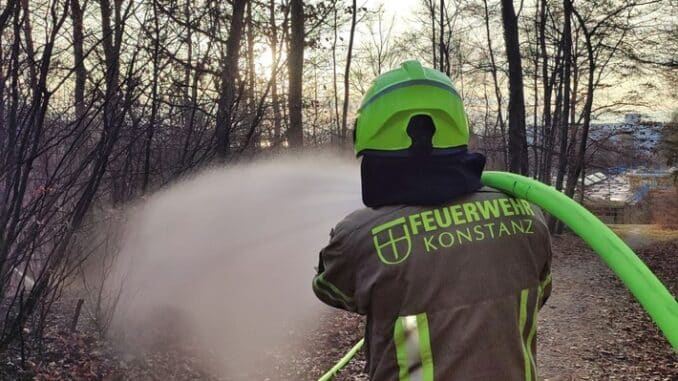 FW Konstanz: Flächenbrand im Wald