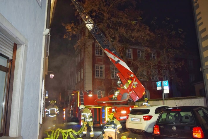 FW Konstanz: Gemeinsame Übung der Löschzüge 1 und 2 in der Konstanzer Altstadt