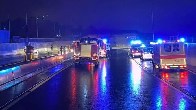 FW Konstanz: Gemeldeter Fahrzeugbrand im Tunnel Waldsiedlung