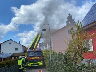 FW Konstanz: Kellerbrand mit Menschenrettung - Parallel mehrere Einsätze