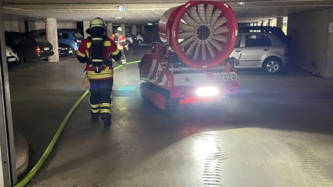 FW Konstanz: Mehrere brennende Fahrzeuge in Tiefgarage