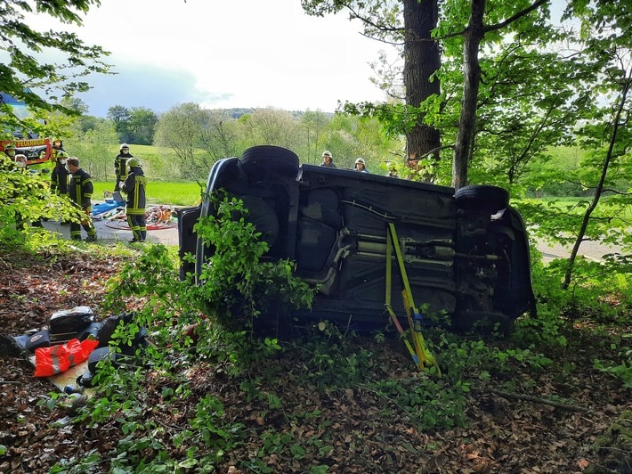 FW Konstanz: Verkehrsunfall Person im Fahrzeug eingeklemmt