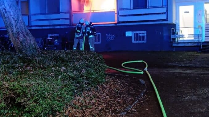 FW Konstanz: Verkehrsunfall und Brand in Übergangswohnheim