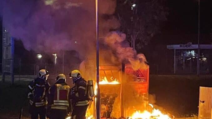 FW Kranenburg: Brand eines Kleidercontainers