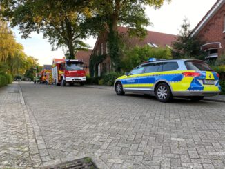 FW-LK Leer: Einsatzkräfte bei Löscharbeiten angegriffen