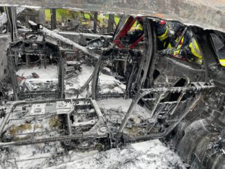 FW-LK Leer: Langwieriger Einsatz nach Brand eines E-Autos