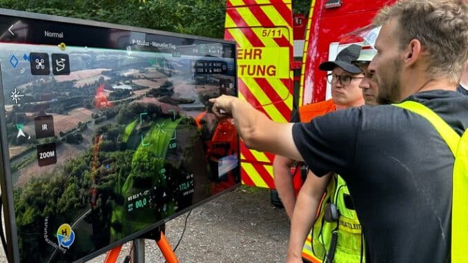 FW LK Neunkirchen: Großer Vegetationsbrand auf einer Bergehalde bei Wiebelskirchen