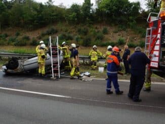 FW-LÜD: Große Einsatzübung des LZ Oberrahmede auf der Autobahn Kameraden überraschen Jubilar am sonntäglichen Übungsdienst