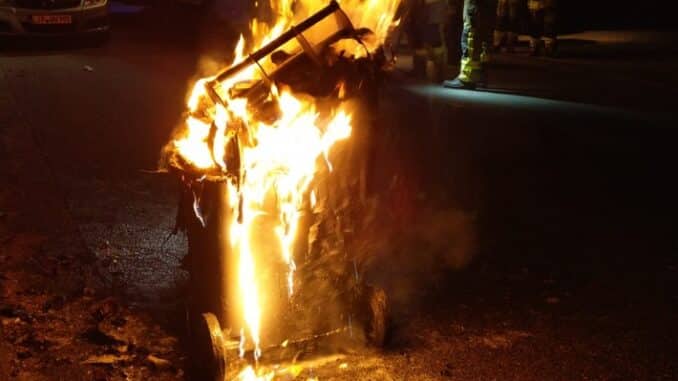 FW Lage: FW Lage: Feuer 1 / Kleinbrand im Freien - 06.04.2023 - 4:47 Uhr