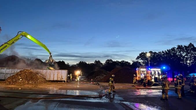 FW Lage: Feuer 2 / Kleinbrand im Freien - 25.10.2023 - 03:15 Uhr