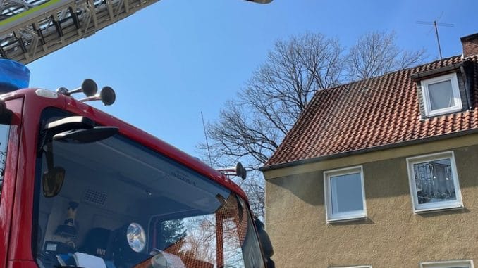 FW Lage: Feuer 3 / Küchenbrand im Mehrfamilienhaus - 23.03.2022 - 13:08 Uhr