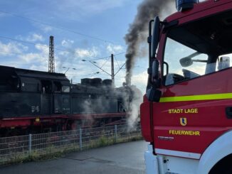 FW Lage: Feuer 3/Dachstuhlbrand: Dampflock verursacht Feuerwehreinsatz - 22.10.2022 - 9:51 Uhr