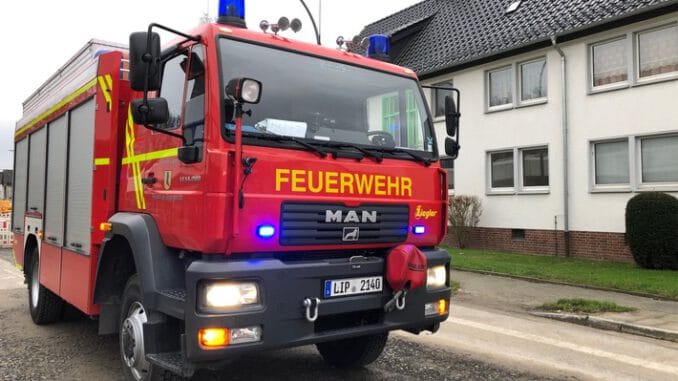 FW Lage: Zwei parallele Türöffnungen für den Rettungsdienst / Hubschrauber bringt Notarzt - 04.01.2022