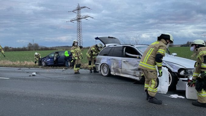 FW Lehrte: Feuerwehreinsatz nach Frontalzusammenstoß