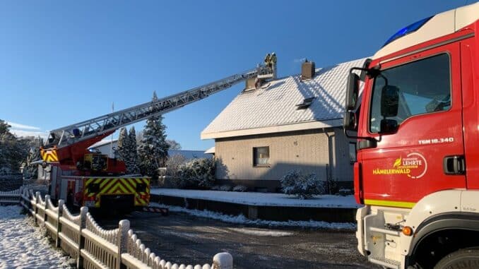 FW Lehrte: Ortsfeuerwehr Hämelerwald wird zu Schornsteinbrand gerufen