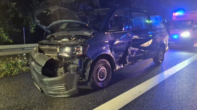 FW Lehrte: Verkehrsunfall Autobahn A2 mit zwei PKW