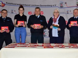 FW Lüchow-Dannenberg: Feuerwehr stellt Aufklärungsbroschüre vor