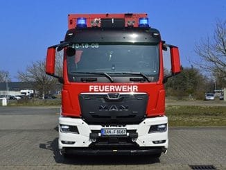 FW Lüchow-Dannenberg: Neues Wechsellader-Fahrzeug für die Kreisfeuerwehr Lüchow-Dannenberg +++ fest verbauter Kran hebt bis zu 4 to +++ für zukünftige Aufgaben gut gerüstet