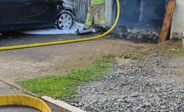 FW Lügde: Garage steht in Vollbrand