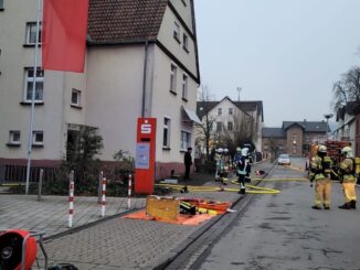 FW Lügde: Kaminbrand-Wohngebäude verraucht