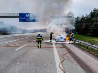 FW-M: A 99 - Vollsperrung wegen Fahrzeugbrand (Neuherberg)